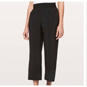Lululemon Wanderer Cropped Pant 4 Black Swift Ultra Light Travel EUC Casual